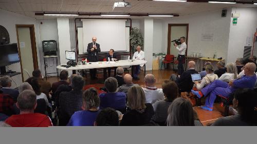 L'intervento dell'assessore regionale alla Salute Riccardo Riccardi durante l'incontro svoltosi a Tolmezzo