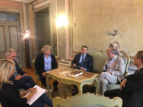 Il vicegovernatore e assessore alla Salute Riccardo Riccardi con il sindaco di Cividale Stefano Balloch, l’assessore comunale alla sanità, Catia Brinis, il deputato Roberto Novelli, il consigliere regionale Elia Miani e il direttore centrale Salute della Regione Fvg, Gianni Cortiula