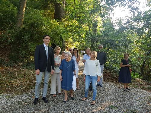 L’assessore regionale al Patrimonio, Barbara Zilli, accompagnata dalla contessa Annamaria Frangipane e dal sindaco di Pagnacco, Luca Mazzaro, visita il parco secolare del Castello di Fontanabona