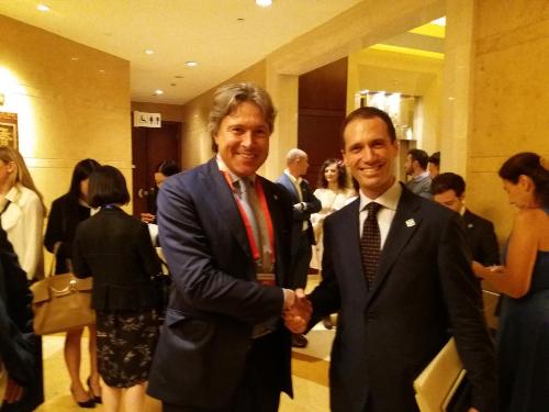 L'assessore FVG alle Attività produttive, Sergio Emidio Bini, con il console generale Filippo Umberto Nicosia a Chengdu, in Cina, in occasione della Western China International Fair (Wcif)
