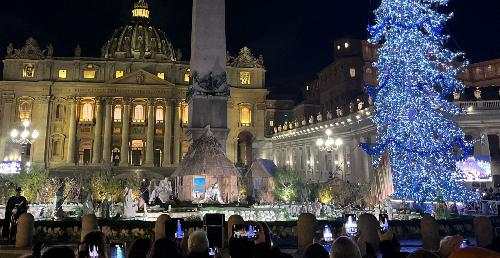 Un'immagine serale del presepe