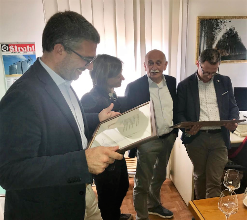 L'assessore alle Risorse agroalimentari, forestali e ittiche, Stefano Zannier, e l'assessore agli Enti locali e sicurezza, Pierpaolo Roberti, visitano la Società agricola Bennati di San Canzian d'Isonzo.