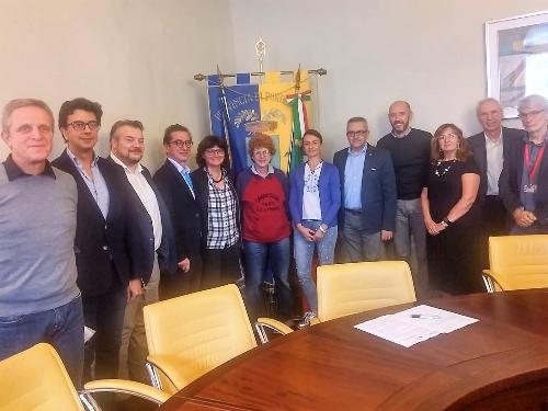 L'assessore Gibelli assieme ai rappresentanti delle Cineteche del Friuli e di Milano e alcuni consiglieri regionali