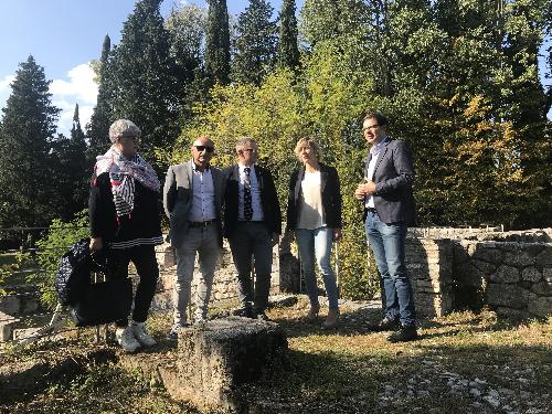 L’assessore comunale alla Cultura, Marì Di Gianantonio, l’assessore comunale ai Lavori pubblici, Lucio Feregotto, l’assessore regionale alle Risorse agroalimentari e forestali, Stefano Zannier, l’assessore regionale al patrimonio, Barbara Zilli, il sindaco di Osoppo, Paolo De Simon (da sx a dx), in sopralluogo al Forte di Osoppo. Osoppo, 10 ottobre