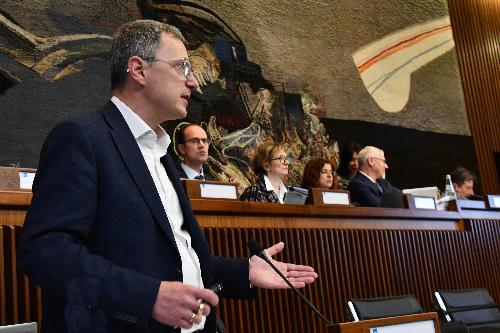 L'assessore regionale Stefano Zannier durante il suo intervento in Aula in occasione della discussione della legge di Stabilità