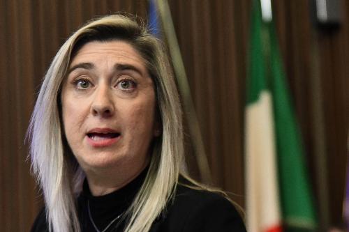 L'assessore alle Infrastrutture e territorio Cristina Amirante in Consiglio regionale