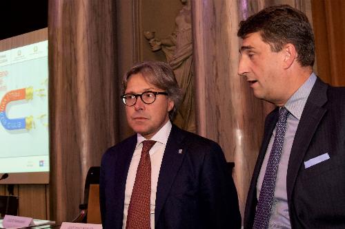 L'assessore Bini assieme al vicepresidente della Camera di commercio Venezia Giulia Gianluca Madriz
