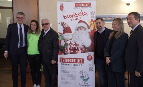 Foto di gruppo al termine della conferenza stampa.