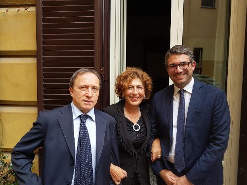 L'assessore alla Sicurezza e immigrazione, Pierpaolo Roberti, assieme al vicepresidente della Regione Campania, Fulvio Bonavitacola, e all'assessore alla Famiglia, politiche sociali e del lavoro della Regione Sicilia, Maria Ippolito.