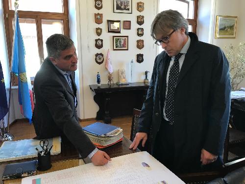 L'assessore al Turismo del Fvg Sergio Emidio Bini e il sindaco di Tarvisio Renzo Zanette