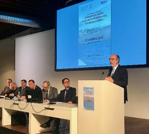 Il vicegovernatore del Friuli Venezia Giulia con delega alla Salute, Riccardo Riccardi, durante il convegno inerente "Il piano mirato di prevenzione per il miglioramento della sicurezza sul lavoro nelle strutture residenziali per anziani di Trieste. Metodologie e strumenti di supporto alla valutazione e gestione dei rischi", tenutosi a Trieste.