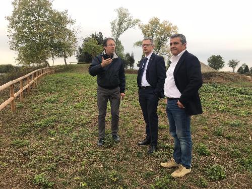 L’assessore regionale alle Risorse agroalimentari, forestali e  ittiche, Stefano Zannier, con il sindaco di Palmanova, Francesco Martines e l’assessore comunale ai Bastioni, Luca Piani, in sopralluogo sui bastioni della città stellata di Palmanova