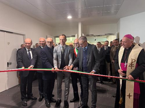 Il taglio del nastro all'ospedale "Santa Maria degli Angeli" di Pordenone