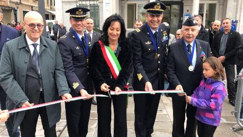 L'assessore regionale alla Funzione pubblica, Sebastiano Callari, durante la cerimonia in onore dell'Aeronautica militare, svoltasi a Monfalcone.