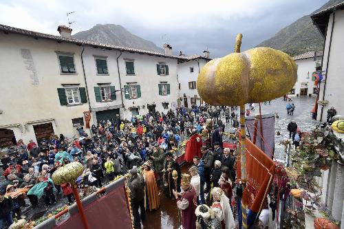 Il pubblico presente alla cerimonia di inaugurazione della 26. edizione della Festa della zucca di Venzone.