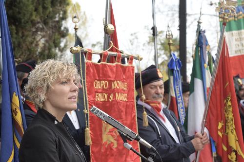 L'assessore Barbara Zilli mentre interviene alla cerimonia di Paradiso di Pocenia