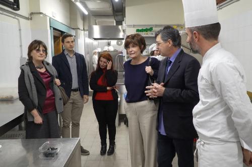 Un momento della visita alle cucine.