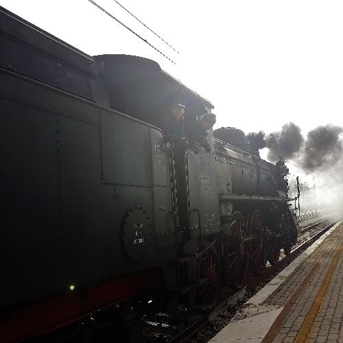 La locomotiva a vapore del treno storico che ha percorso i luoghi della ritirata del 1917