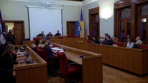 Un momento del consiglio comunale di Cervignano alla presenza del'assessore regionale alla Protezione civile Riccardo Riccardi