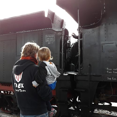 Numerose le famiglie con bambini che hanno viaggiato sul treno storico della Grande Guerra 