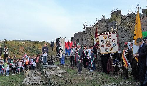 La cerimonia commemorativa al sacrario germanico di Pinzano al Tagliamento, presente una delegazione del comune austriaco di Griffen e dell'associazione Kameradschaftsbund della Carinzia.