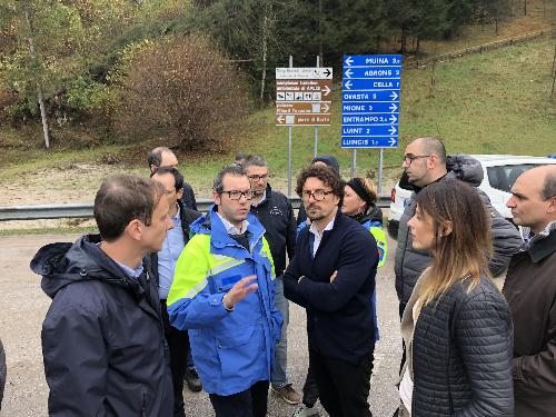 Il ministro alle Infrastrutture Danilo Toninelli e il governatore Massimiliano Fedriga durante il sopralluogo alle zone colpite dal maltempo