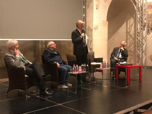 L'intervento del vicegovernatore Riccardo Riccardi all'incontro svoltosi a Pordenone, dedicato al tema della protonterapia