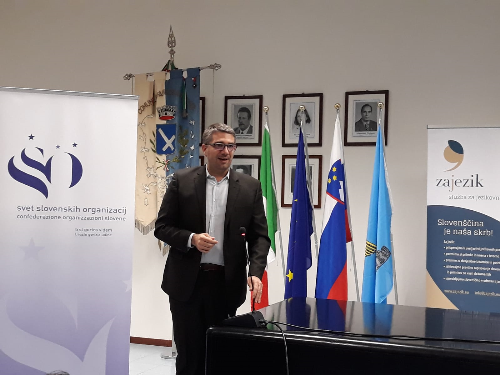L'assessore regionale alle Autonomie locali, Pierpaolo Roberti, interviene alla 14ma assemblea dello Sso-Confederazione organizzazioni slovene a San Pietro al Natisone.