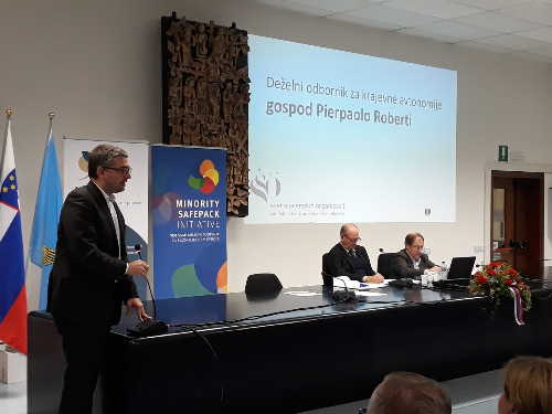 L'assessore regionale alle Autonomie locali, Pierpaolo Roberti, alla 14ma assemblea dello Sso-Confederazione organizzazioni slovene a San Pietro al Natisone.