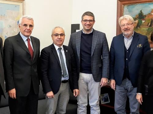 Da sinistra Giovanni Collino (Camera di Commercio Pn-Ud), Mario Pozza (pers. Unioncamere Veneto), l'assessore Pierpaolo Roberti e Antonio Paoletti (pres. Camera di commercio Venezia Giulia) 