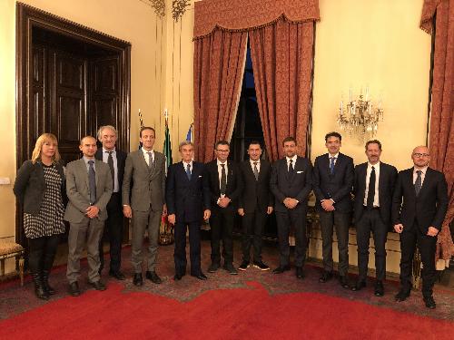 Il governatore FVG, Massimiliano Fedriga, con l'ambasciatore italiano a Praga, Francesco Saverio Nisio, e la delegazione della Camera di Commercio e dell'Industria Italo-Ceca (Camic) guidata dal presidente Gianfranco Pinciroli