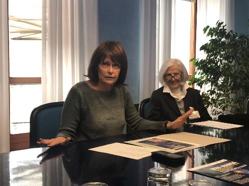 Alessia Rosolen assessore regionale Istruzione insieme alla fisica Maria Luisa Princivalli