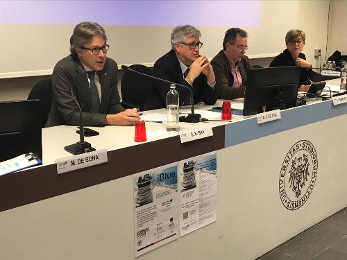 Gli assessori regionali alle Attività produttive, Sergio Emidio Bini, e alle Infrastrutture, Graziano Pizzimenti, al convegno "Progetto iBlue, approcci evolutivi per le Pmi della nautica da diporto", con il rettore dell'Università di Udine, Alberto Felice De Toni, e la vice presidente di Confartigianato, Edgarda Fiorini - Udine, 30 novembre