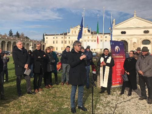 L’assessore regionale alle Attività produttive, Sergio Emidio Bini, con il presidente del Consiglio regionale, Piero Mauro Zanin, all'inaugurazione della rassegna Presepi in Villa - Villa Manin di Passariano, 1 dicembre 2018 