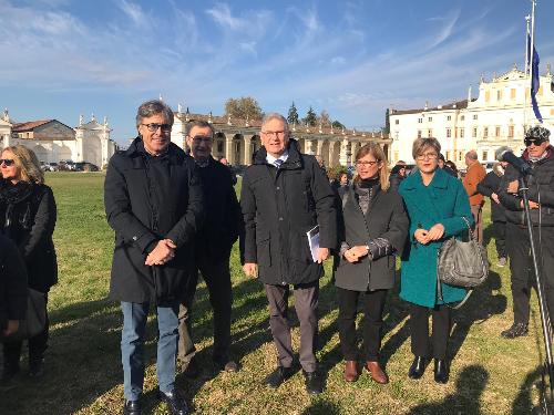 L’assessore regionale alle Attività produttive, Sergio Emidio Bini, con il presidente del Comitato regionale ProLoco Fvg, Valter Pezzarini, all'inaugurazione della rassegna Presepi in Villa - Villa Manin di Passariano, 1 dicembre 2018 