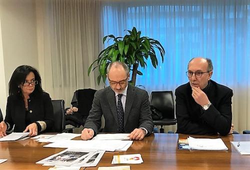 Il vicegovernatore del Fvg, Riccardo Riccardi, alla presentazione del Piano prevenzione incidenti domestici a Udine. Da destra Daniela Germano coordinatrice regionale Sistema sorveglianza Passi d’Argento (progressi delle aziende sanitarie per la salute in Italia) e referente regionale per la prevenzione degli incidenti domestici e Valentino Patussi direttore dipartimento di prevenzione azienda sanitaria universitaria integrata di Trieste (Asuits).