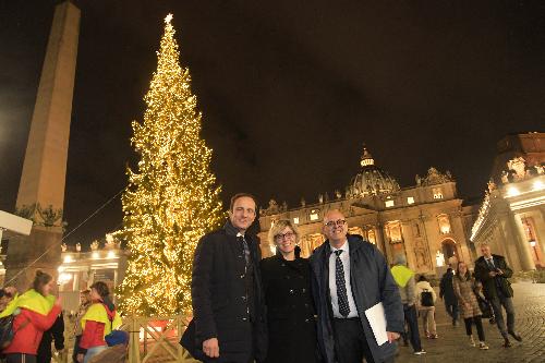 Il governatore FVG, Massimiliano Fedriga, in piazza San Pietro con gli assessori Barbara Zilli e Sebastiano Callari