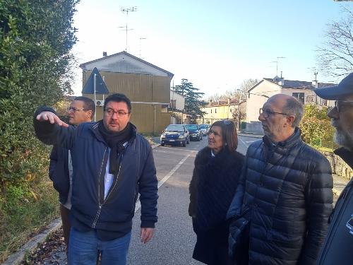 Il vicegovernatore Riccardi nel corso del sopralluogo al Villaggio del Pescatore con il sindaco Pallotta e gli assessori comunali Romita e Pipan