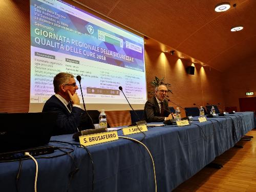 Il vicegovernatore del Fvg con delega alla Salute, Riccardo Riccardi, con il dr. Silvio Brusaferro (AsuiUd), durante il suo intervento alla Giornata regionale della sicurezza e qualità delle cure - Udine, 13 dicembre
