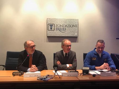 Il vicegovernatore del Friuli Venezia Giulia, Riccardo Riccardi, con il presidente della Fondazione Friuli, Giuseppe Morandini, e il maggiore Gaetano Farina, comandante della Pattuglia Acrobatica Nazionale Frecce Tricolori durante la presentazione del progetto "A scuola con le Frecce Trcolori" - Udine, 8 gennnaio 2019