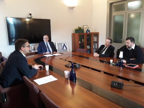 L'assessore regionale alle Autonomie locali, Pierpaolo Roberti, durante l'incontro nella sede Anci Fvg con il presidente di Anci, Mauro Pezzetta, il segretario generale Anci, Alessandro Fabbro e il sindaco di Gorizia, Rodolfo Ziberna - Udine, 10 gennaio 2018.