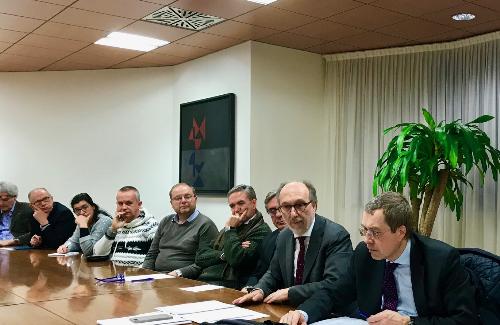 Il vicegovernatore del Fvg, Riccardo Riccardi, all'incontro con le parti sindacali nella sede della Regione a Udine.