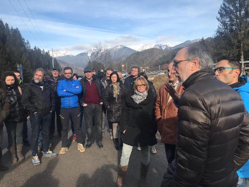 Il vicegovernatore del FVG Riccardo Riccardi in sopralluogo con il vicepresidente del Consiglio regionale Stefano Mazzolini al ponte di San Martino a Ovaro.