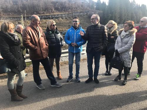 Il vice governatore con delega alla Protezione Civile, Riccardo Riccardi, assieme al vice presidente del Consiglio regionale Stefano Mazzolini, e alle parlamentari Sandra Savino e Aurelia Bubisutti durante il sopralluogo al crollo del ponte San Martino a Ovaro - Ovaro (Udine), 19 gennaio 2019.