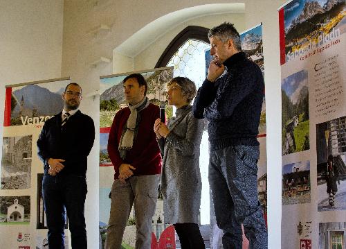 L'assessore regionale alle Finanze Barbara Zilli interviene alla Festa dei Borghi di Venzone, da sin. il sindaco di Sappada Manuel Piller Hoffer, il commissario del Comune Daniele Damele e il campione olimpionico Silvio Fauner