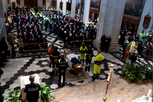La cerimonia funebre nella Basilica di San Vittore a Varese