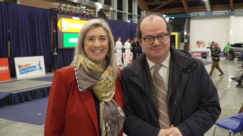 Il vicegovernatore Anzil e l'assessore Amirante alla diciannovesima edizione del Trofeo Alpe Adria, la tappa di Coppa del Mondo Under 20 di scherma in corso nel quartiere fieristico di Martignacco