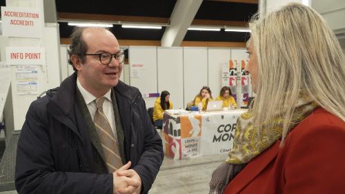 Il vicegovernatore Anzil e l'assessore Amirante alla diciannovesima edizione del Trofeo Alpe Adria, la tappa di Coppa del Mondo Under 20 di scherma in corso nel quartiere fieristico di Martignacco