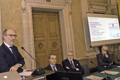 Il vicegovernatore del Friuli Venezia Giulia con delega alla Salute Riccardo Riccardi durante il suo intervento al convegno "Responsabilità professionale del primario e riordino del sistema sanitario regionale"