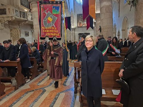 L'assessore Zilli nel Duono di Gemona attende l'arrivo dell'arciprete e del sindaco